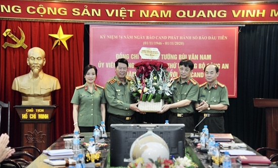 Thứ trưởng Bùi Văn Nam chúc mừng Báo CAND nhân kỷ niệm 74 năm Ngày phát hành số báo đầu tiên