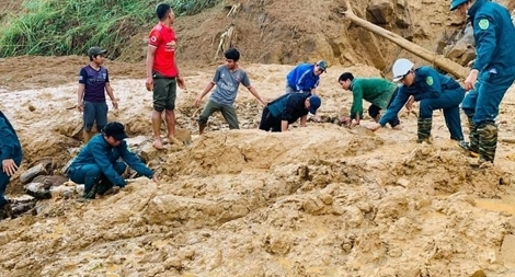 Tìm thấy 5 thi thể trong vụ sạt lở núi ở Phước Sơn