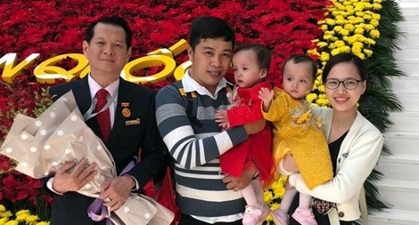 Cặp song sinh Trúc Nhi, Diệu Nhi xuất hiện ở Đại hội thi đua yêu nước