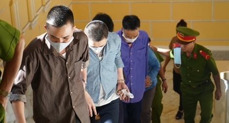 19 đối tượng liên quan đến vụ Tuấn khỉ bắn chết người hầu toà