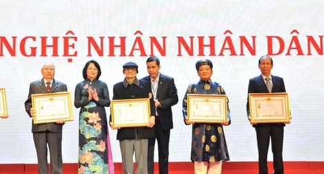 Trao danh hiệu tặng các nghệ nhân trong lĩnh vực thủ công mỹ nghệ