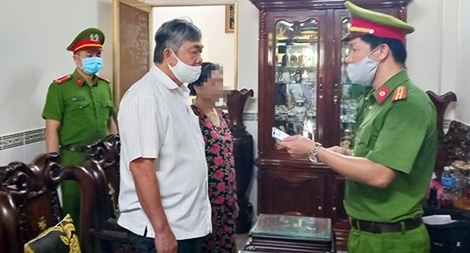 (NÓNG TRONG TUẦN) Bắt nguyên Phó Chủ tịch tỉnh Phú Yên; dùng ảnh “nóng” bắt bạn gái ký hợp đồng tình dục