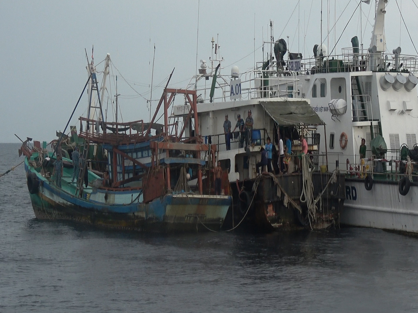 Phát hiện 3 tàu chở dầu vận chuyển 250.000 lít dầu DO trái phép