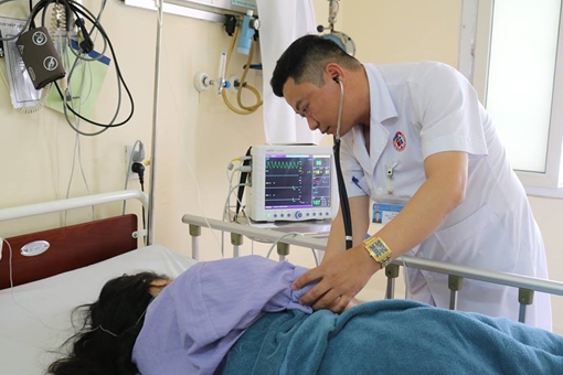 Suýt mất mạng vì ăn trứng kiến