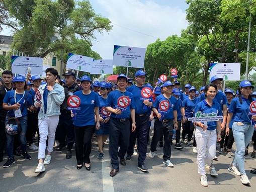 Nghìn người đi bộ hưởng ứng Ngày Thế giới không hút thuốc lá