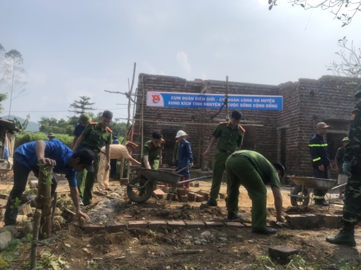 Nhà khăn quàng đỏ- Thắm tình biên giới 