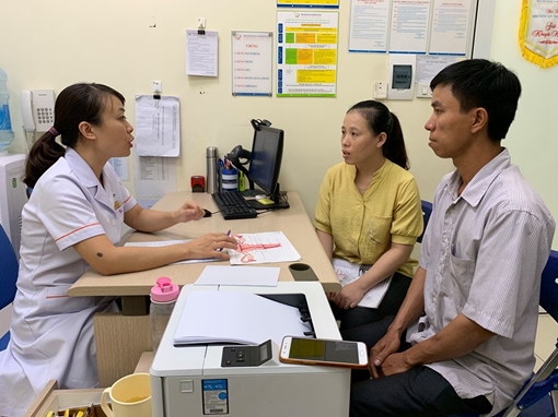 Những cặp vợ chồng hiếm muộn "trúng số" trên hành trình tìm con