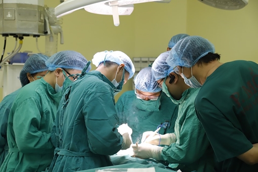 Tập pháp luân công để điều trị thư vú, sau 2 năm khối u lở loét, trực vỡ