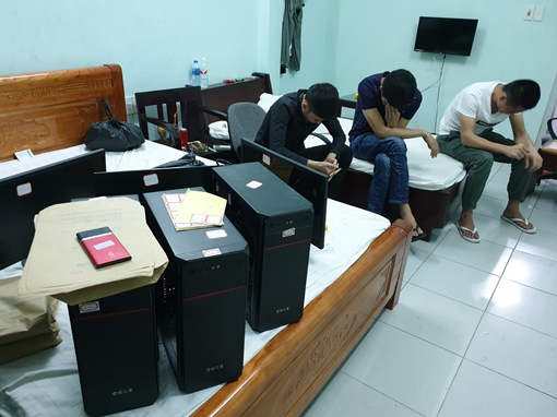 Nhóm người Trung Quốc lập sàn chứng khoán giả "lừa" người Trung Quốc