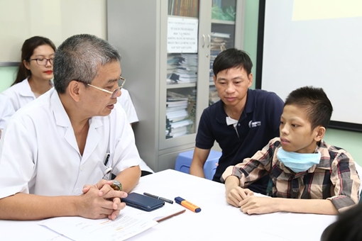 Thiếu niên 18 tuổi ghép phổi đầu tiên ở BV Việt Đức ra viện