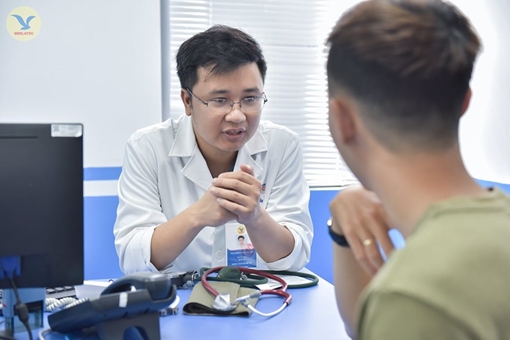 Nam thanh niên bị yếu hai chân do hít bóng cười suốt 1 năm