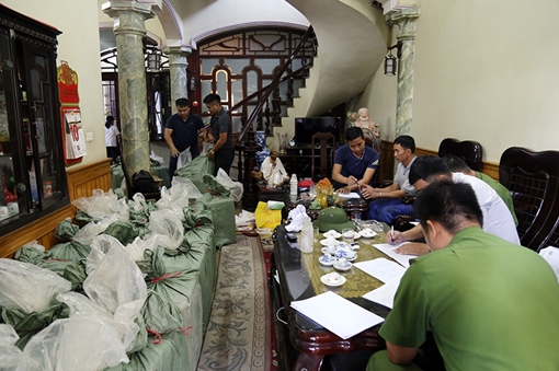 Thu gần 1 tấn pháo nổ ở 3 nhà dân