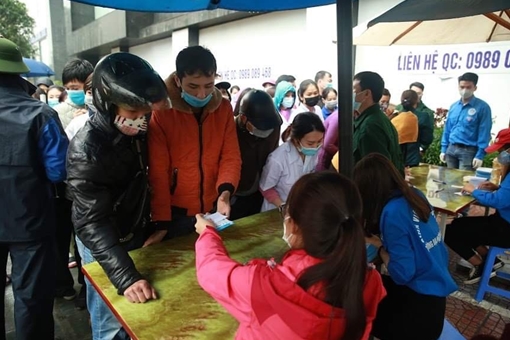 240.000 chiếc khẩu trang được phát miễn phí tại Hà Nội 