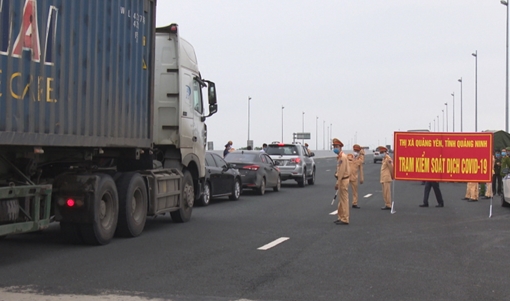 Nhiều giáo viên ngoại ngữ xung phong tới chốt chống dịch ở Quảng Ninh