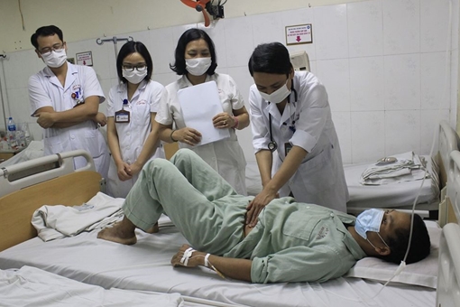 Suýt mất mạng vì bị giun mỏ đâm thủng ruột non 