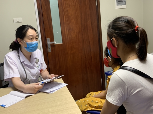 Trẻ em dậy thì sớm: mất 20cm chiều cao  