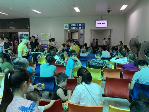 Hàng trăm trẻ chậm nói, đi khám mới biết bị dính lưỡi