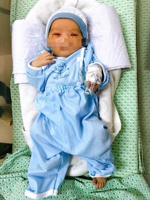 Bé sơ sinh bị bỏ rơi dưới hố ga 2 ngày đã hồi phục kỳ diệu