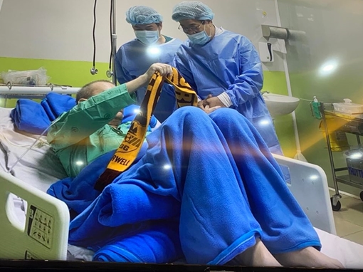 Phi công người Anh phục hồi 90% phổi, có thể bay về nước