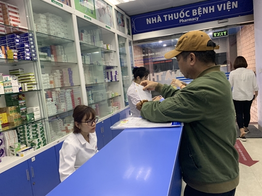 Người đến mua thuốc ho, sốt, nhà thuốc phải hướng dẫn khai báo y tế điện tử