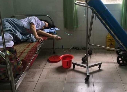 Nhân viên y tế Đà Nẵng ngất xỉu vì làm việc kiệt sức