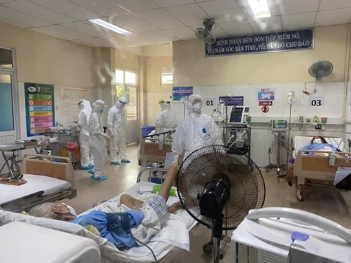 Nam bác sĩ nhiễm COVID-19 tiếp xúc với 4 bệnh nhân dương tính