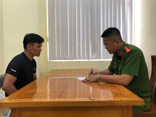 Bắt quả tang vợ vào nhà nghỉ cùng người tình, rút dao đâm chết tình địch