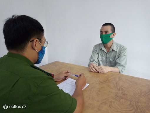 Hoảng hồn chôn lấp 63 bánh heroin rồi đi báo Công an