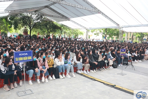 Đại học Thương mại trao hơn 20 tỷ đồng học bổng cho sinh viên 