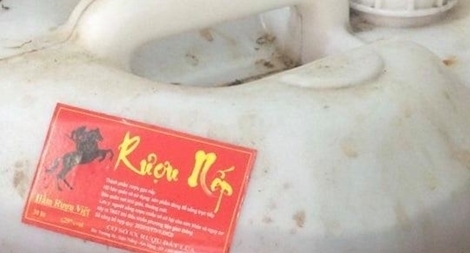 Truy nguồn gốc rượu khiến 1 người tử vong, 6 người ngộ độc