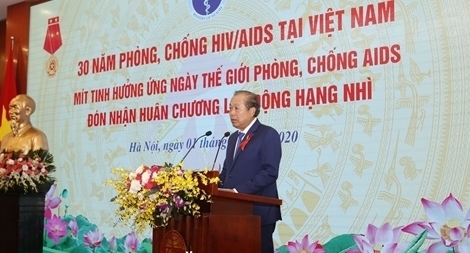 Mỗi năm có 2.000 người tử vong vì HIV/AIDS