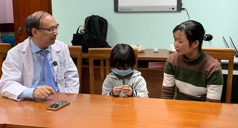 Cô bé tí hon tăng 29cm sau gần 2 năm điều trị nâng chiều cao