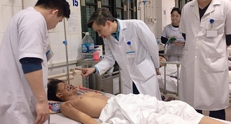 Tự chế pháo nổ, thiếu niên 15 tuổi bị thương nặng