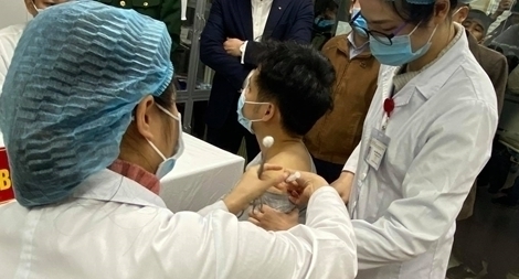 Việt Nam tiêm thử nghiệm vaccine COVID-19 liều cao nhất