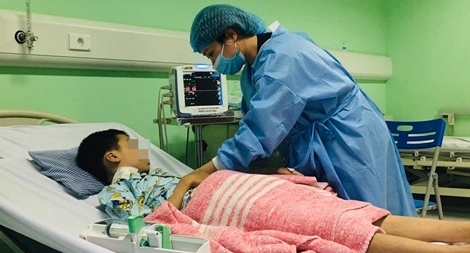 Ca ghép thận đầu tiên cho trẻ bị suy thận giai đoạn cuối có đột biến gen hiếm gặp