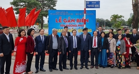Hà Nội gắn biển tuyến phố Phạm Khắc Quảng