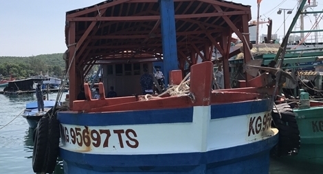 100 nghìn lít dầu được mua "lậu" từ tàu lạ