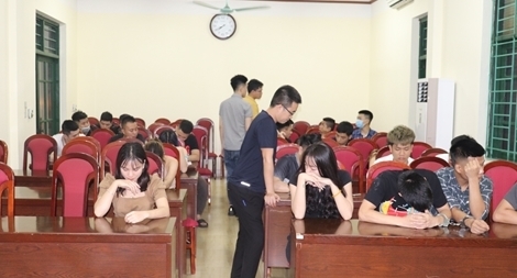 Hơn 20 đối tượng bay lắc tại karaoke DUBAI