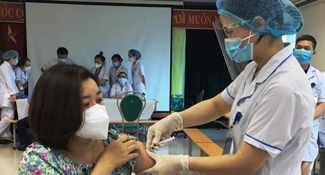 600 công nhân môi trường ở Bắc Ninh được tiêm vaccine COVID-19