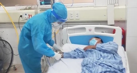 Có nên điều trị bệnh nhân COVID-19 nhẹ tại nhà?