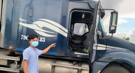 4 người trốn trong thùng xe tải định vượt chốt kiểm dịch COVID-19