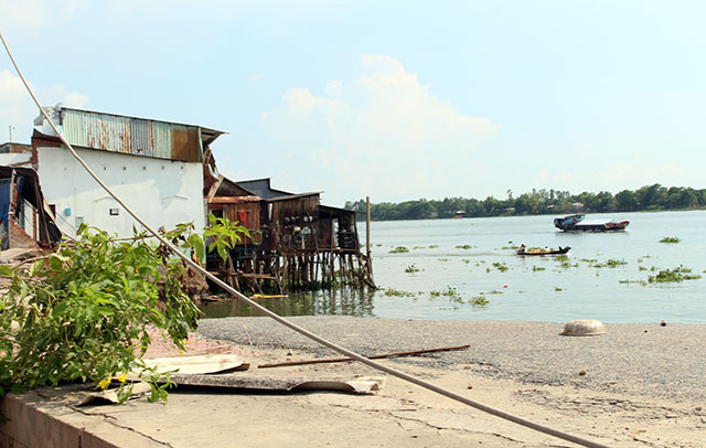 Thêm một căn nhà bị “hà bá” nuốt tại khu vực sạt lở tỉnh An Giang