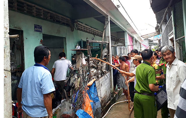 Cháy nhà trong khu dân cư, hàng trăm người hoảng loạn