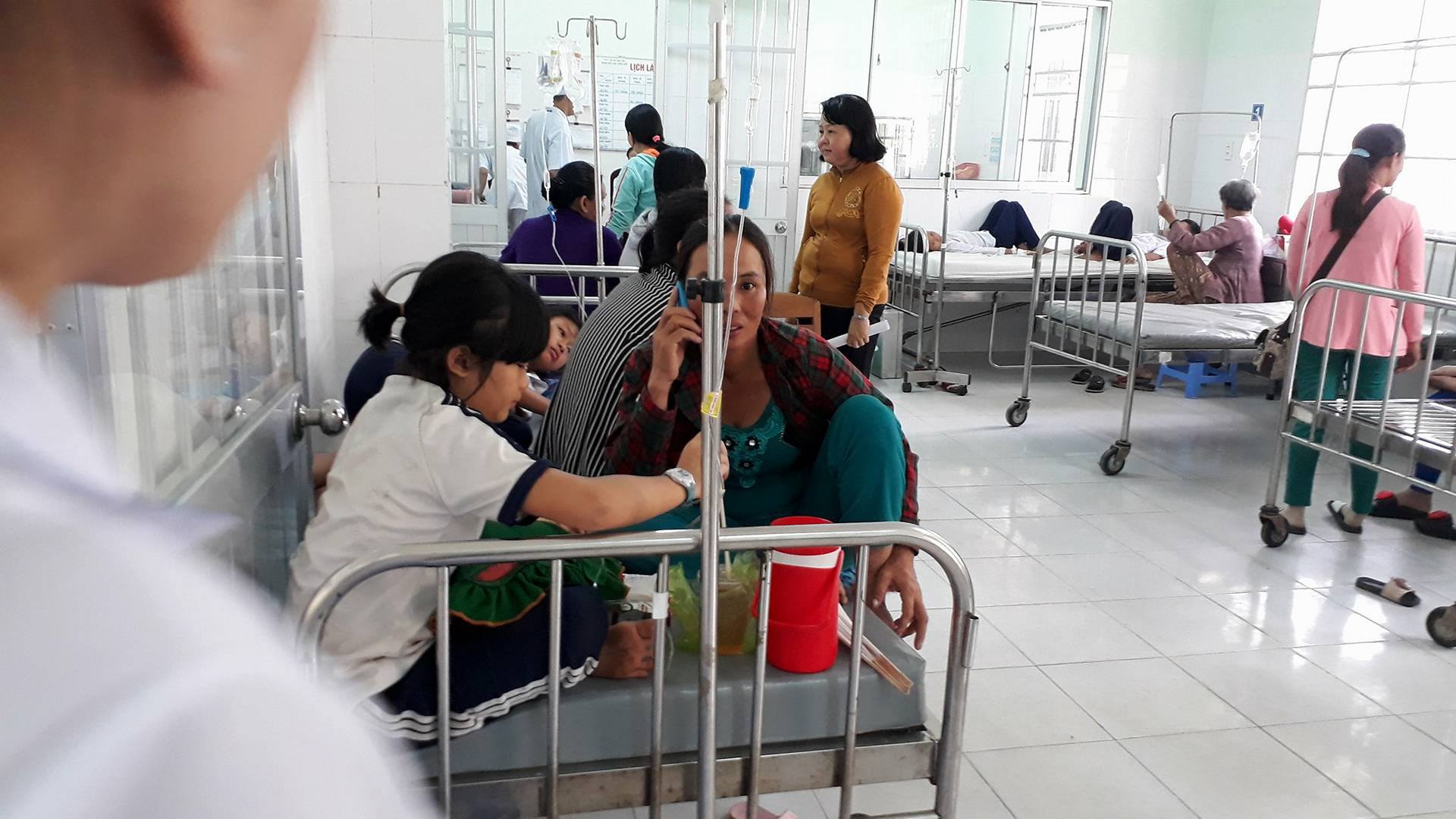 Hơn 400 học sinh tiểu học nhập viện sau khi uống sữa miễn phí