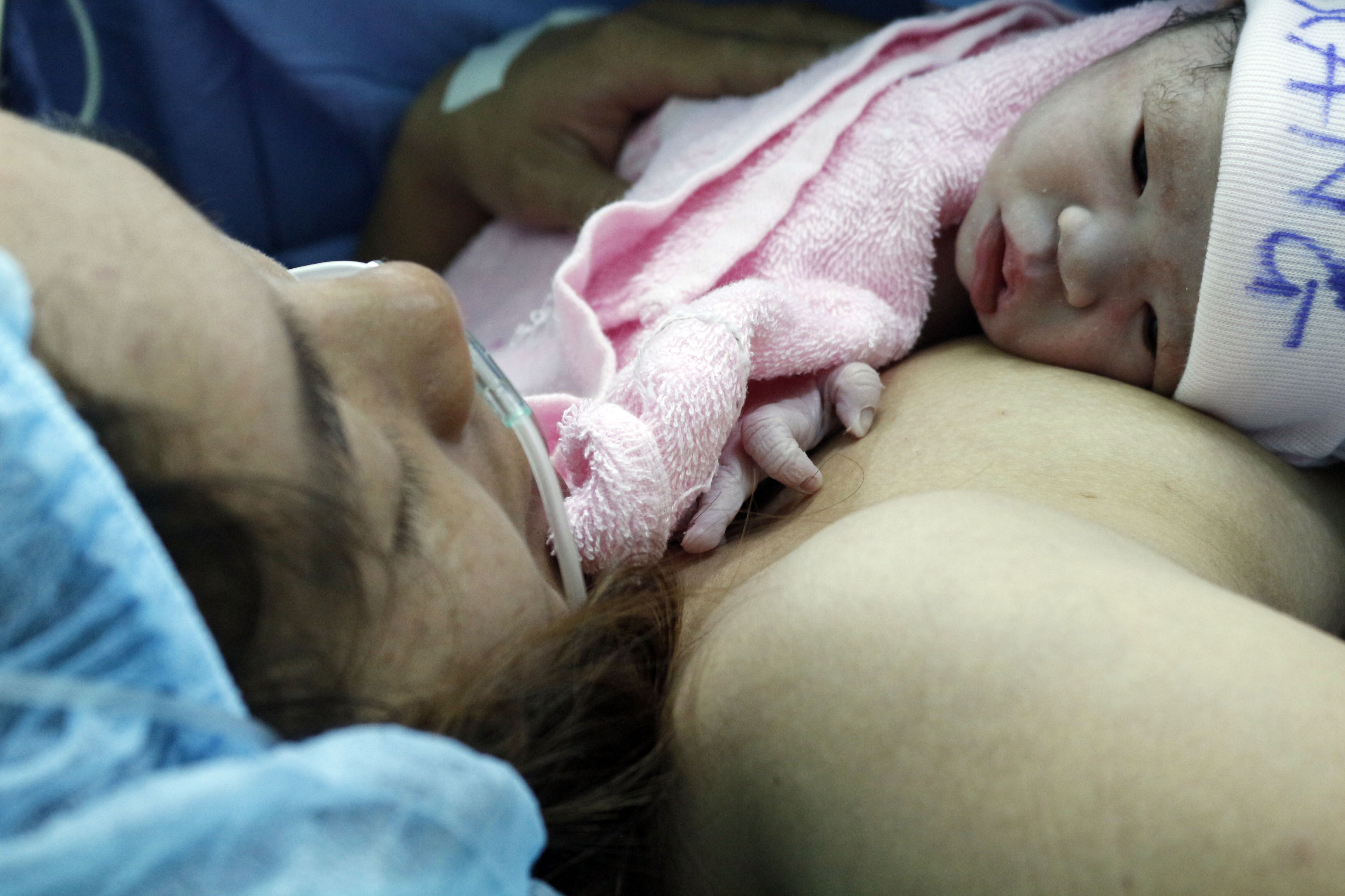 Vui mừng chào đón thiên thần nhỏ đầu tiên “xông đất” 