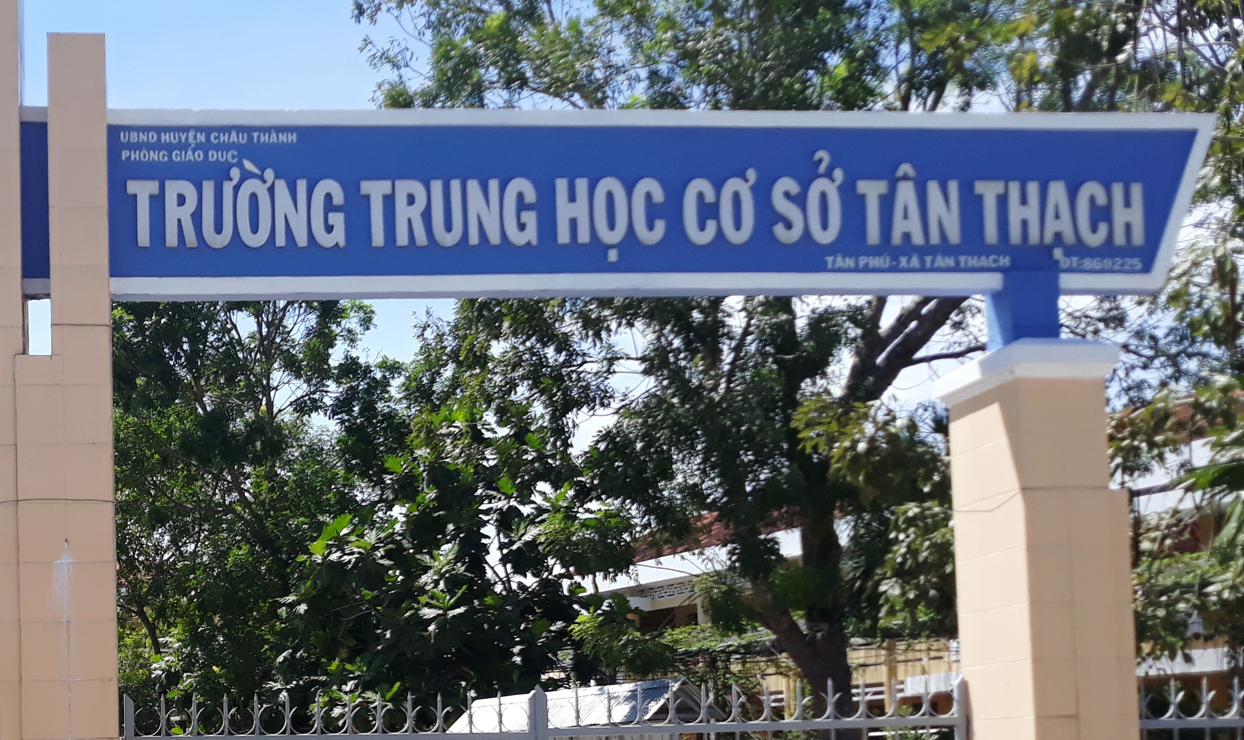 Nam sinh lớp 8 ở Bến Tre bóp cổ cô giáo trong giờ học