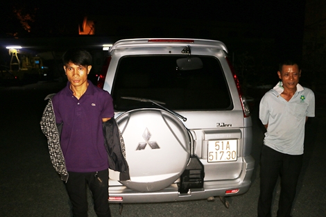 Phát hiện 13kg cần sa khô trong túi du lịch