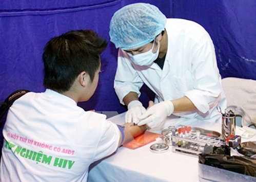 Hướng tới mục tiêu 100% người nhiễm HIV có thẻ Bảo hiểm y tế