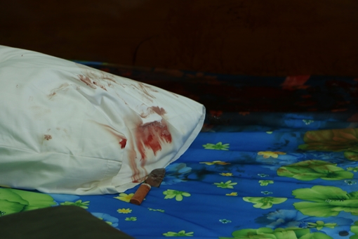 Tin mới nhất về vụ “cô gái gào thét bên bạn trai bê bết máu trong khách sạn”