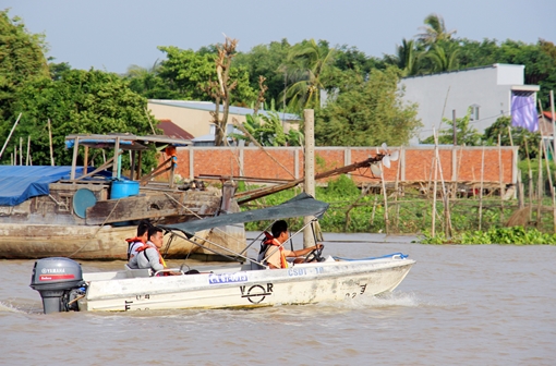 Tìm kiếm Đại uý Công an mất tích khi đoàn liên ngành gặp nạn trên sông Hậu
